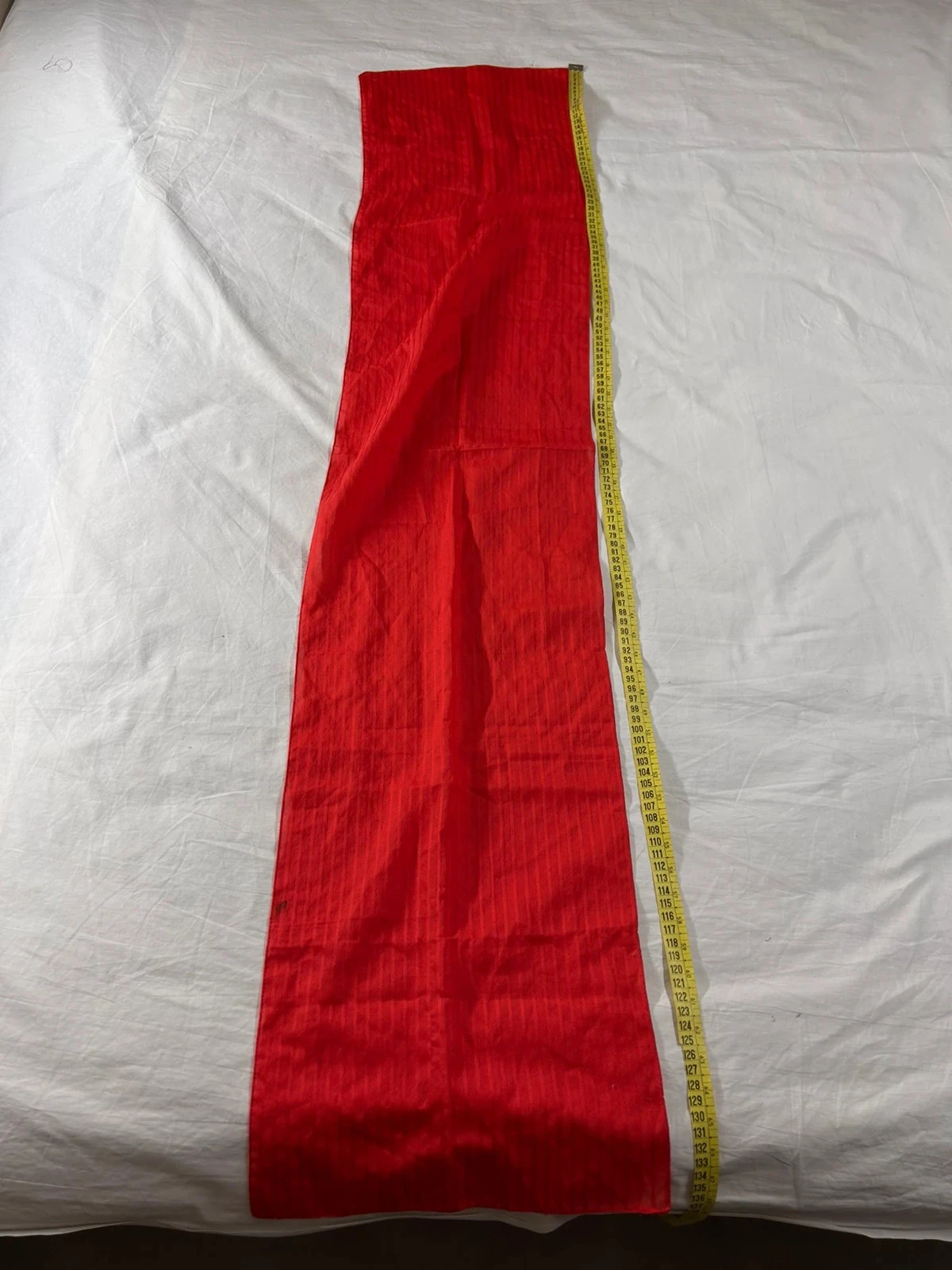 Écharpe rouge vintage